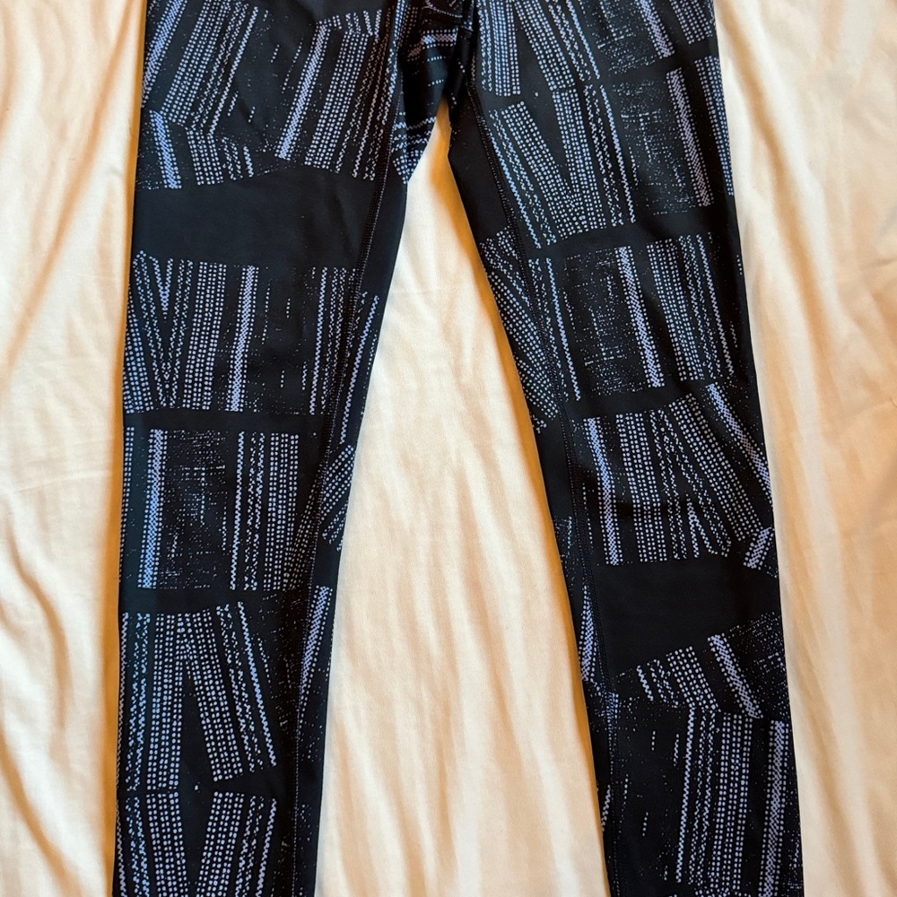 Zella Black and light purple reversible Leggings